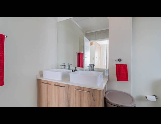 3 BEDROOM APARTMENT FOR SALE IN LONGLAKE